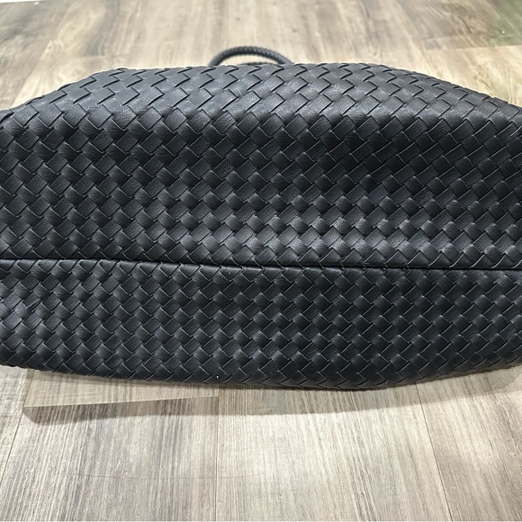 Lulu Dharma Black Woven Oversized Tote Bag - Picture 4 of 6